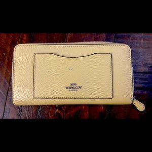 Coach F54007 Crossgrain Leather Accordion Zip Wallet in Yellow. Pre-Owned; GC